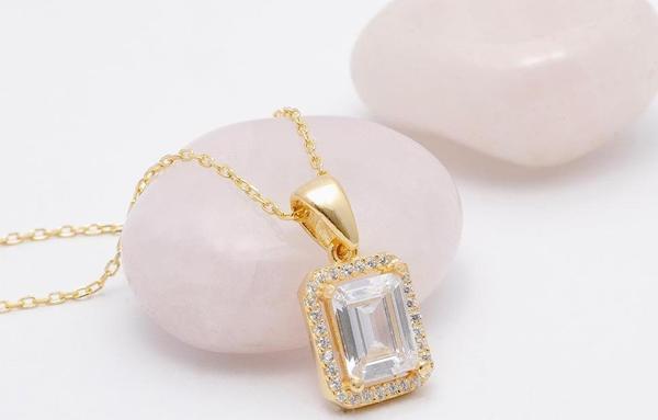 Gümüş Pazarım Dikdörtgen Kesim Altın Kaplama Baget Gümüş Kolye - Image 1