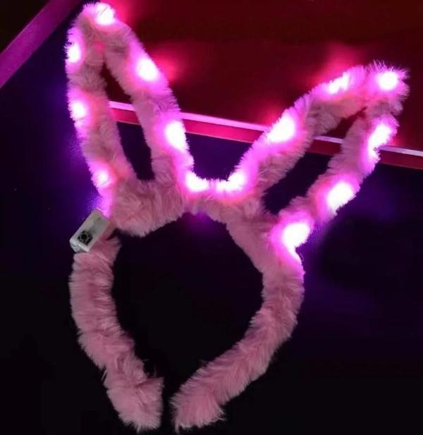 Nessiworld Led Işıklı Peluş Pofuduk Tavşan Kulak Tavşan Taç Pembe 17X23 cm - Image 1