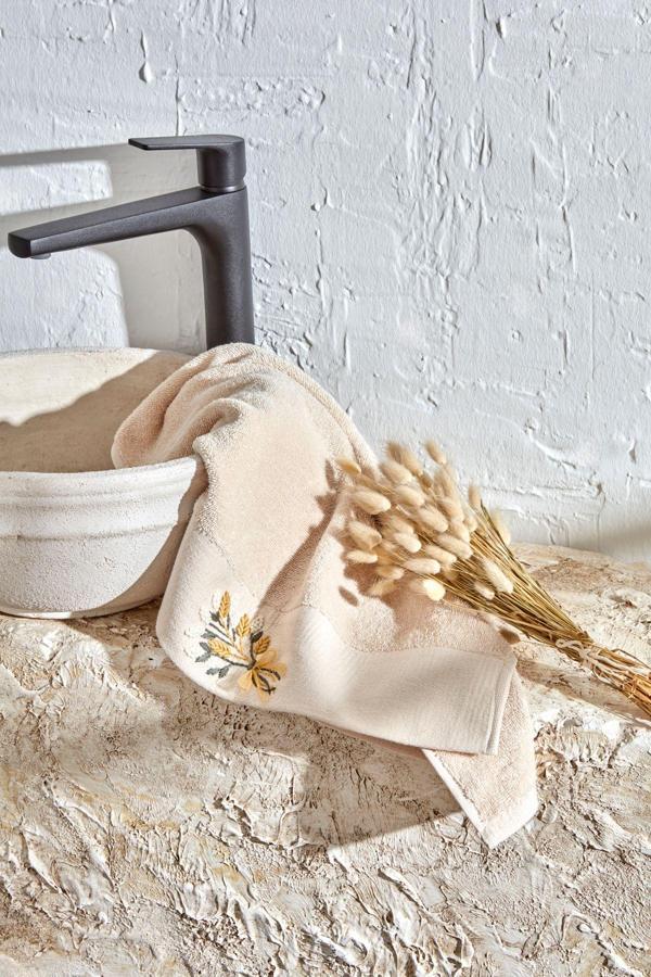 Karaca Home Comfort Touch Nakışlı %100 Pamuk Havlu Bej 30x50 Cm - Image 1