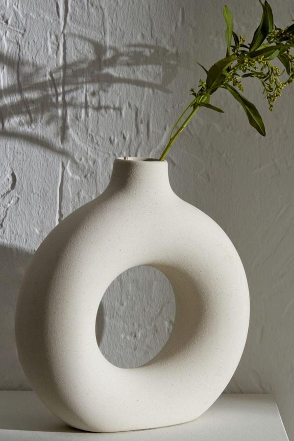 Karaca Home Lonny Beyaz Vazo 17, 5 Cm - Image 1