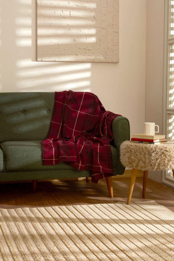 Karaca Home Flanel Throw Tv Battaniyesi Koyu Krem/Kırmızı - Image 1