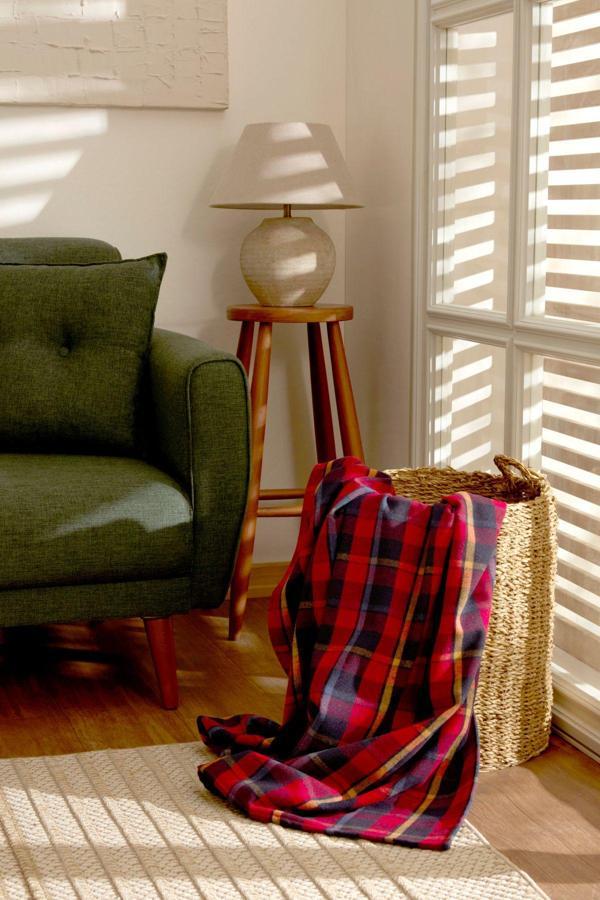 Karaca Home Flanel Throw Tv Battaniyesi Koyu Kırmızı - Image 1