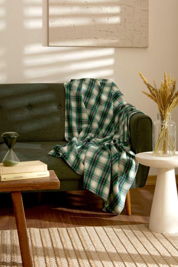 Karaca Home Flanel Throw Tv Battaniyesi Koyu Bej/Yeşil - Image 1