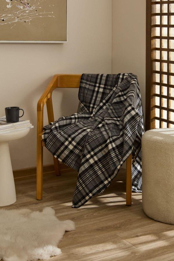 Karaca Home Flanel Throw Tv Battaniyesi Açık Gri - Image 1