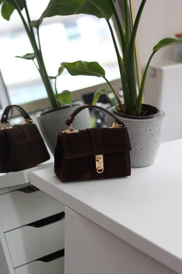 Moom Bag Kadın Acı Kahve Süet Toka Detaylı Zincirli El Omuz Çantası - Image 1