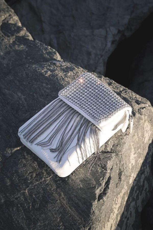 Moom Bag Kadın Beyaz Püskül Detaylı Taşlı Abiye Omuz Çantası - Image 1