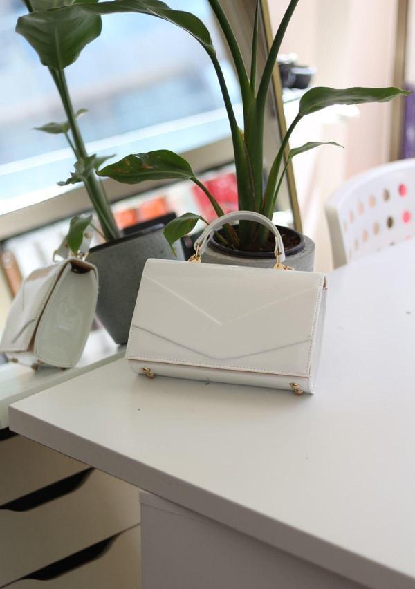 Moom Bag Kadın Beyaz Rugan Zarf Tutma Saplı Omuz Çantası - Image 1