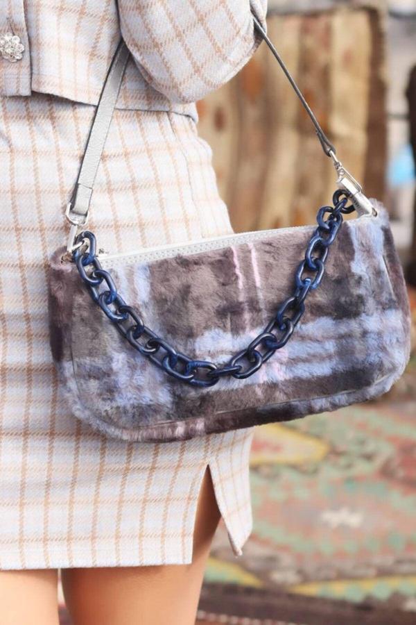 Moom Bag Kadın Ekose Siyah Peluş Aksesuarlı Çanta - Image 1