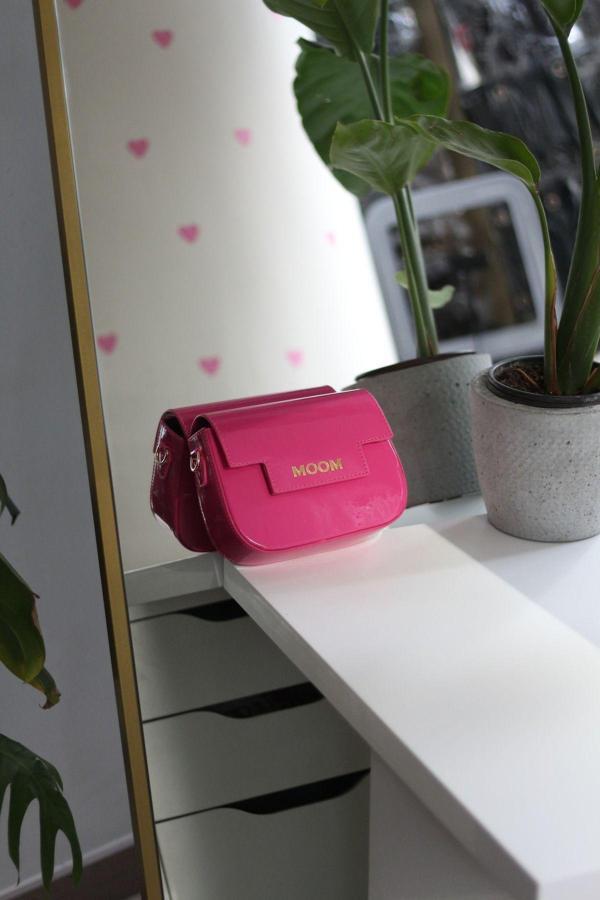 Moom Bag Kadın Fuşya Rugan Örme Sap Detaylı Zincirli Omuz Çantası - Image 1