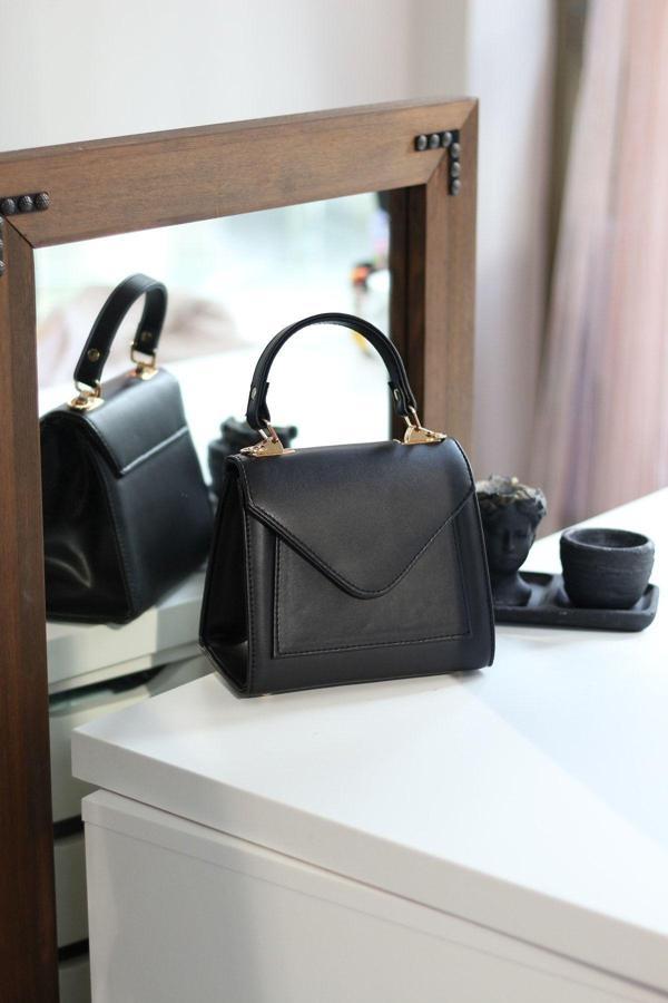 Moom Bag Kadın Siyah Kapak Detaylı Askılı Omuz Çantası - Image 1