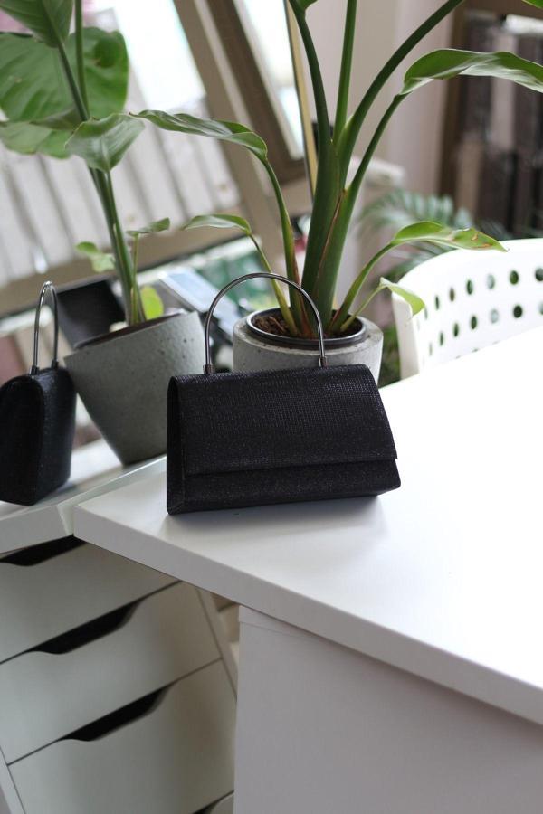 Moom Bag Kadın Siyah Metal Tutma Saplı Kapaklı Abiye Çantası - Image 1