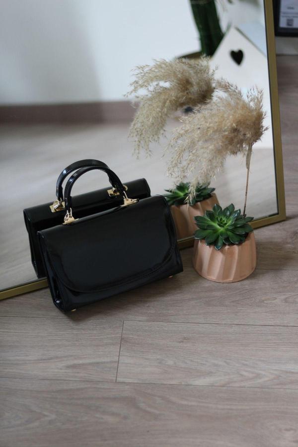 Moom Bag Kadın Siyah Rugan Oval Kapak Detaylı Askılı Omuz Çantası - Image 1