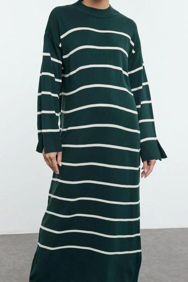 Moda Stil Relaxed Bisiklet Yaka Maxi Boy Tesettür Çizgili Kolu Yırtmaç Detaylı Triko Elbise - Image 1