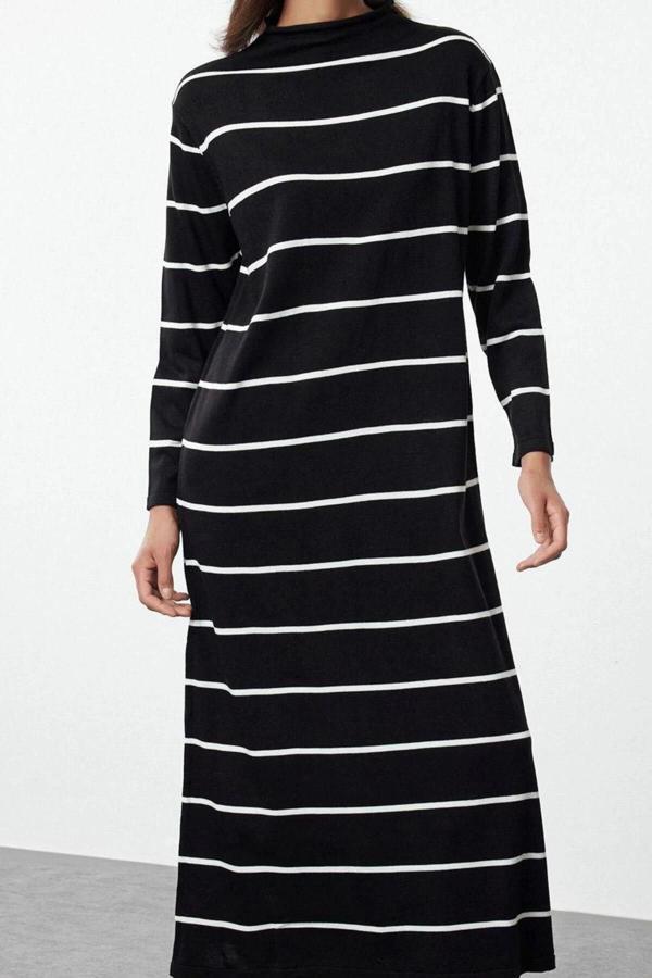 Moda Stil Relaxed Dik Yaka Maxi Boy Tesettür Çizgili Triko Elbise - Image 1