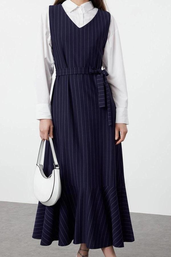 Moda Stil Relaxed V Yaka Uzun Tesettür Çizgili Dokuma Jile Elbise - Image 1