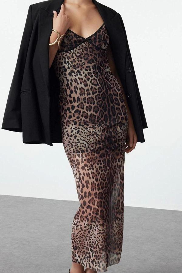 Moda Stil Fitted V Yaka Midi Boy Vücuda Oturan Leopar Desenli Tül Dokuma Elbise - Image 1