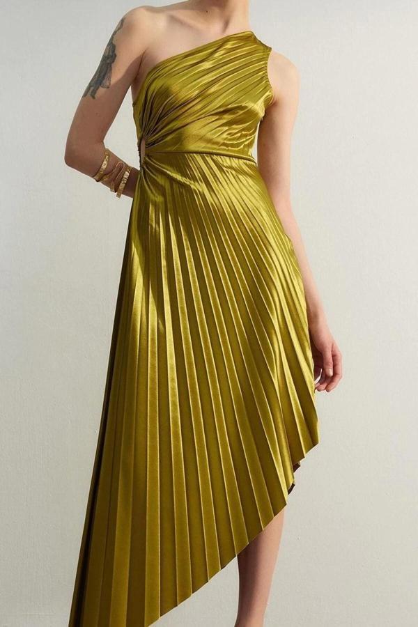 Moda Stil Fitted Asimetrik Yaka Midi Boy Asimetrik Pilise Detaylı Örme Saten Abiye Gece Elbise - Image 1