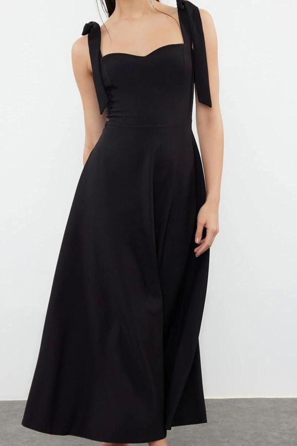 Moda Stil Relaxed Kalp Yaka Midi Boy A-Kesim Askı Bağlama Detaylı Dokuma Elbise - Image 1