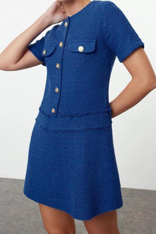Moda Stil Regular Bisiklet Yaka Mini Boy A Kesim Düğme Detaylı Tüvit Dokuma Elbise - Image 1