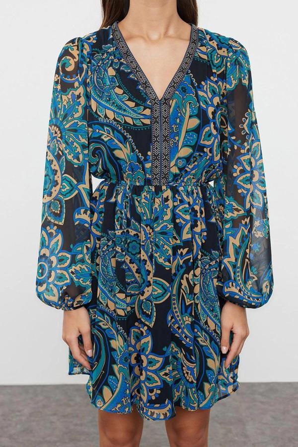 Moda Stil Regular V Yaka Mini Boy Çiçek Desenli Belden Açılan Gipeli Astarlı Dokuma Elbise - Image 1