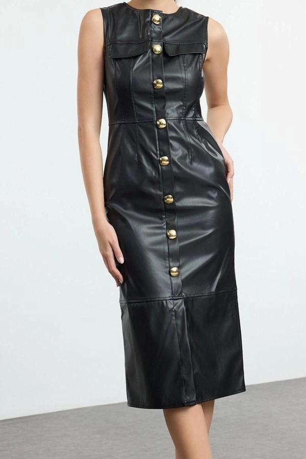 Moda Stil Relaxed Bisiklet Yaka Midi Boy Fitted Vücuda Oturan Suni Deri Düğme Detaylı Dokuma Elbise - Image 1