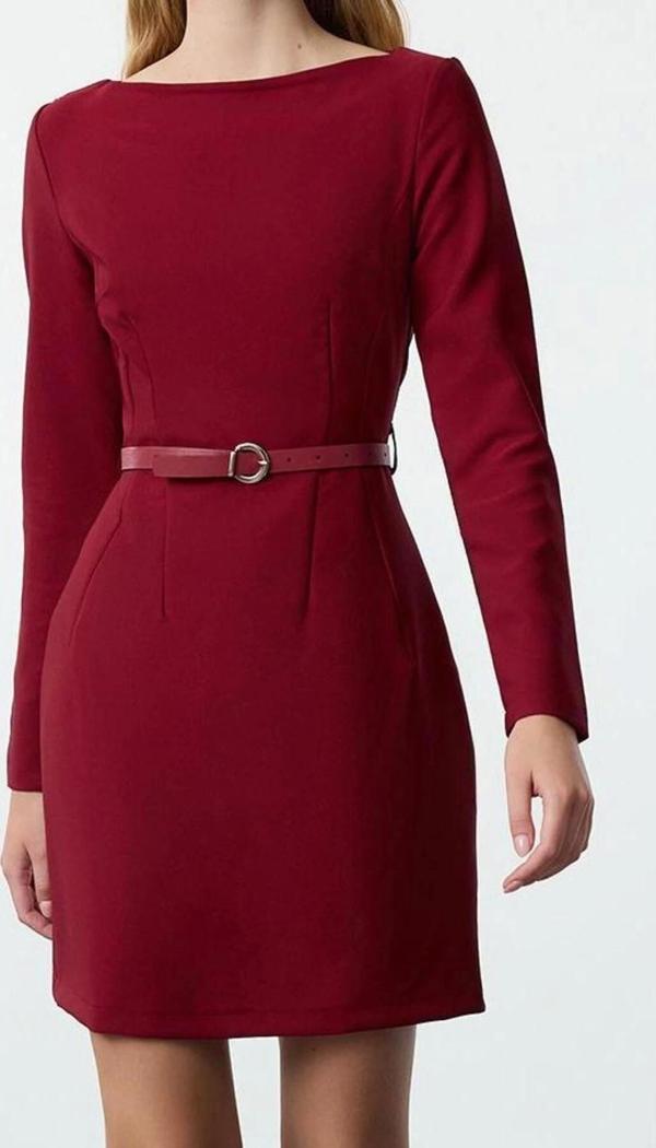 Moda Stil Fitted Kayık Yaka Mini Boy Kemerli Vücuda Oturan Dokuma Elbise - Image 1