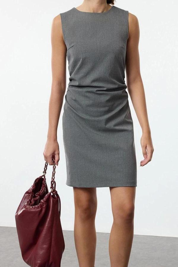 Moda Stil Slim Bisiklet Yaka Mini Boy Düz Vücudu Saran Drape Detaylı Dokuma Elbise - Image 1