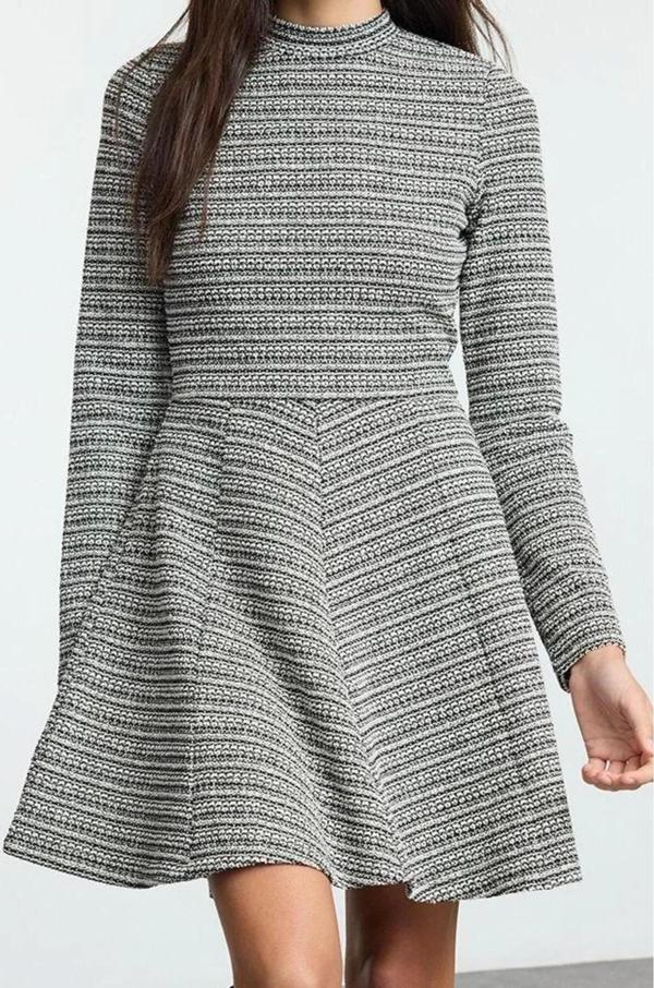 Moda Stil Slim Dik Yaka Mini Boy Tüvit Bisiklet Yaka Skater Belden Açılan Volanlı Örme Elbise - Image 1