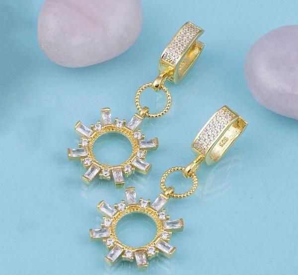 Gümüş Pazarım Altın Kaplama Baget Taşlı Güneş Motifli 925 Ayar Gümüş Küpe - Image 1