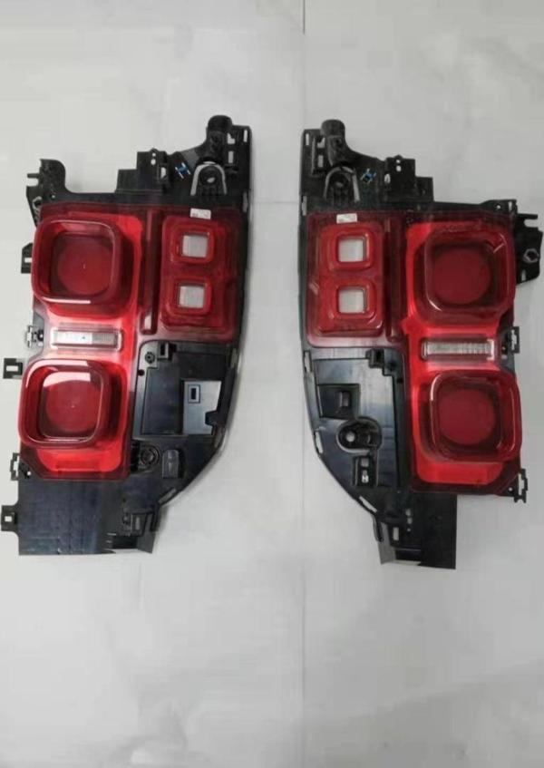 Defender 2020+ Uyumlu İçin Kırmızı Stop Seti Parça - Image 1