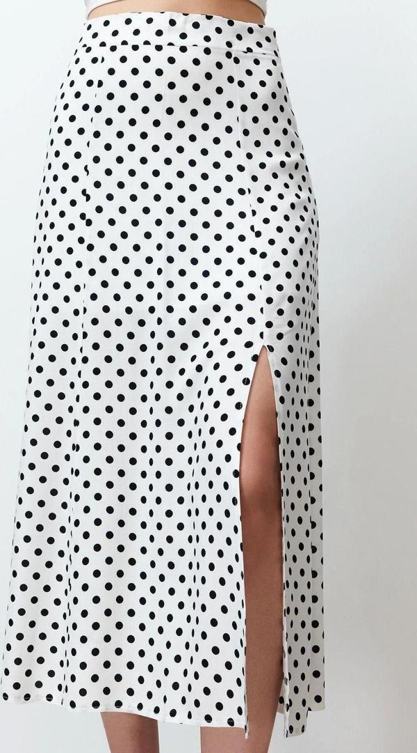 Moda A-line Puantiyeli Desen Günlük Midi Boy Puantiyeli Yırtmaç Detaylı Viskon Midi Dokuma Etek - Image 1