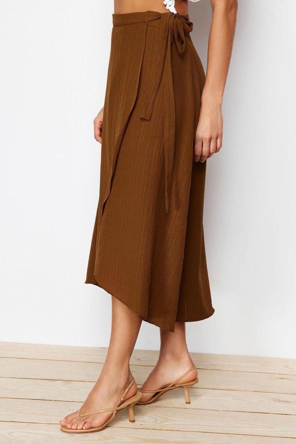 Moda Kruvaze Düz Desen Günlük Midi Boy Kruvaze Kapama Bağlama Detaylı Midi Dokuma Etek - Image 1