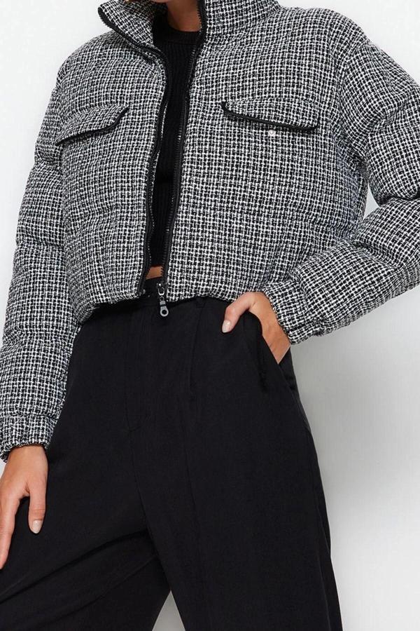 Tasarım Desenli Astarlı Yaka Crop Regular Dik Kadın Regular Tüvit Crop Şişme Mont - Image 1