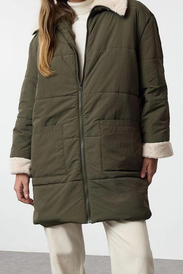 Tasarım Düz Astarlı Yaka Midi Bol Gömlek Kadın Peluş Yaka Detaylı Su İticili Kapitone Şişme Mont - Image 1