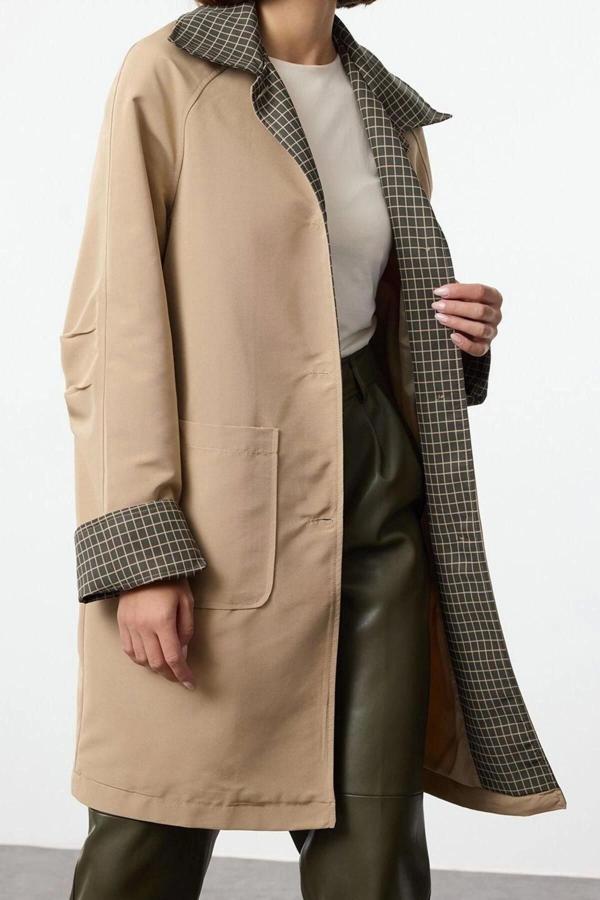 Tasarım Ekose Astarlı Yaka Uzun Regular Gömlek Kadın Ekose Astarlı Regular Midi Trençkot - Image 1