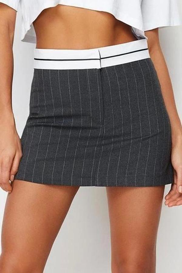 Moda Dokuma Yüksek Bel Dar Paça Şık Antrasit Bel Kemer Detaylı Mini Çizgili Dokuma Şort Etek - Image 1