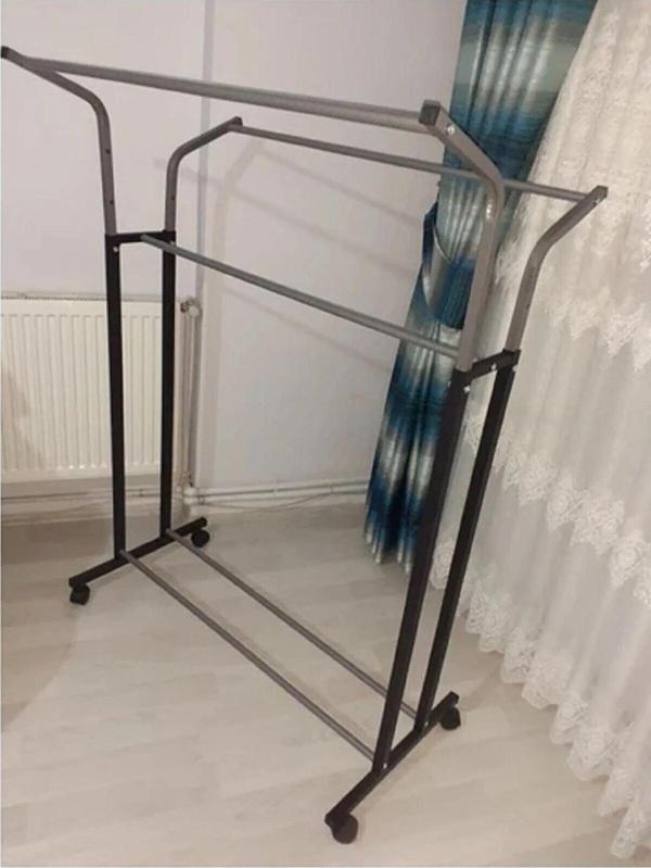 İlhanhome V Ayarlı Paslanmaz Metal Konfeksiyon Elbise Askılık Tekerlekli Portatif Eşek Vitrin Raf  - Image 1