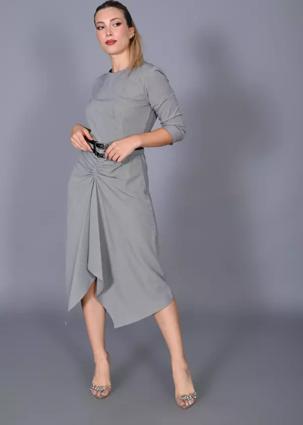 Modatalika Kadın Asimetrik Kesim Önü Büzgülü Pöti Kare Kemerli Elbise - Image 1