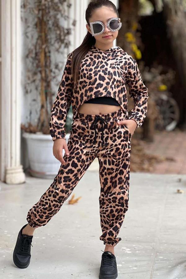 Kız Çocuk Kapüşonlu Leopar Desenli Sweatshirt ve Croplu Kahverengi Eşofman Takım - Image 1