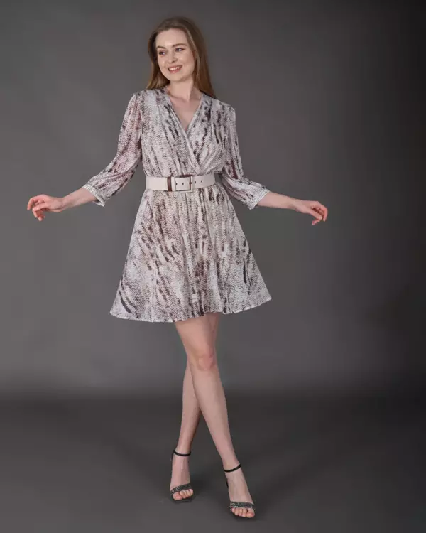 Modatalika Kadın Yeni Sezon Mini Boy Desenli Truvakar Kol Kemer Detaylı Mini Elbise - Image 1