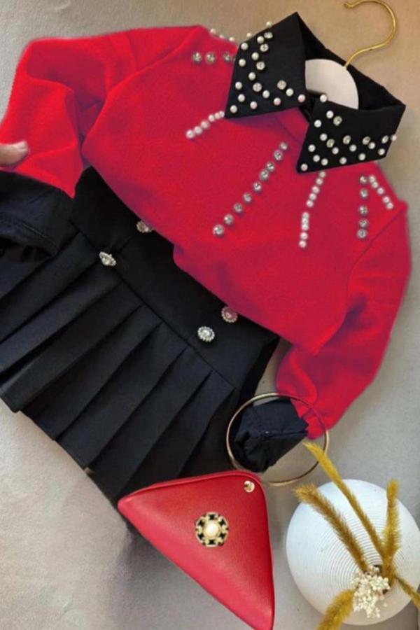 Kız Çocuk Üzeri Taş ve Boncuk İşlemeli Kırmızı Kazak Gömlek Kombin Gümüş Düğme Pileli Etekli Takım - Image 1