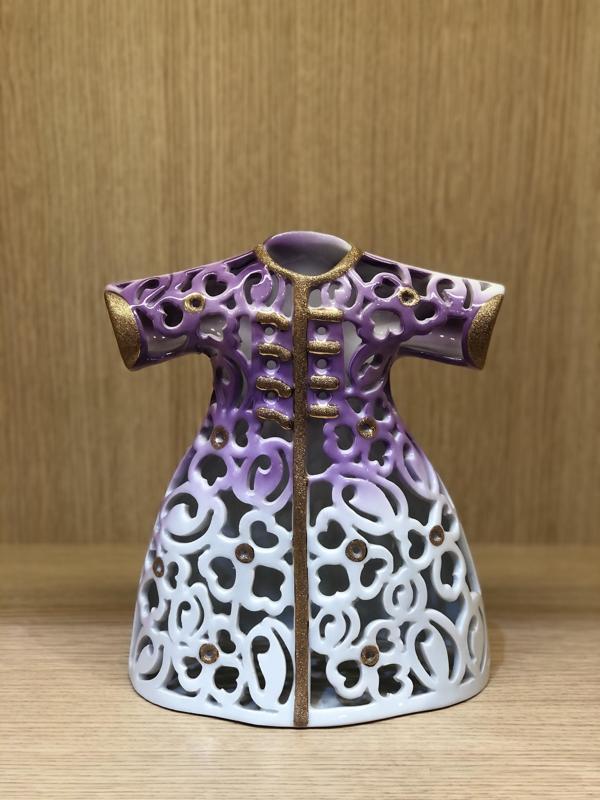 Güral Porselen 24 Cm El Dekoru Kadife Kutulu Dekoratif Kaftan   - Image 1