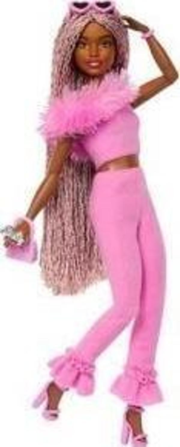 Barbie Deluxe Style Bebekler - Kahverengi Örgü Saçlı HYV28 - Image 1