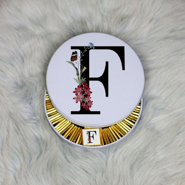 Hediyelen F Harfi Metal Kutuda Çikolata 100 Adet - Image 1