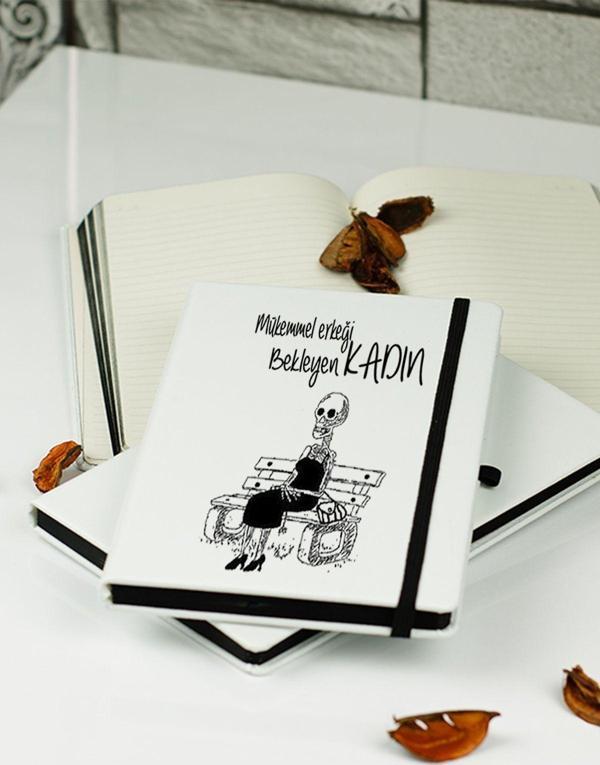 Hediyelen Mükemmel Erkeği Bekleyen Kadın Defter - Image 1