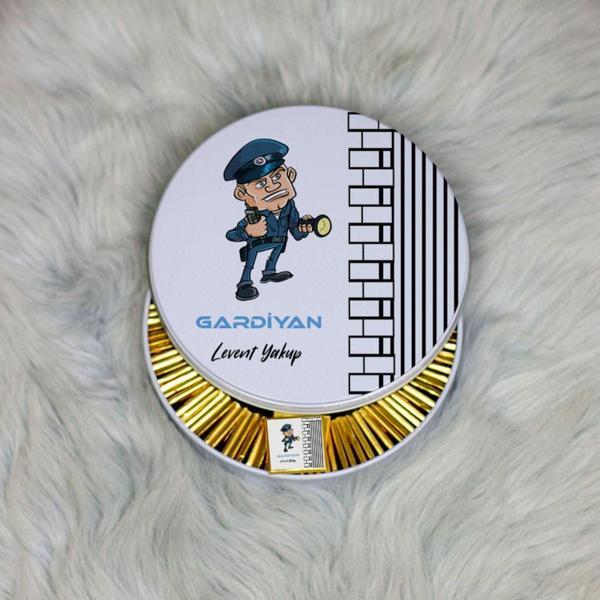 Hediyelen Gardiyan Metal Kutuda Çikolata 100 Adet - Image 1