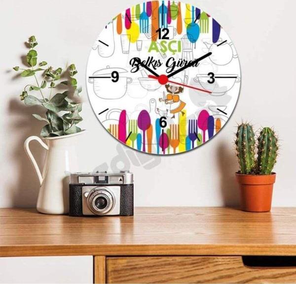 Hediyelen Aşçı Renkli Tasarım Duvar Saati - Image 1