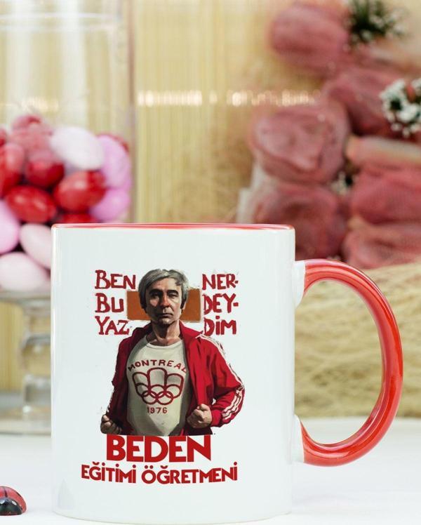 Hediyelen Beden Eğitimi Öğretmeni Kupa Bardak Kırmızı - Image 1