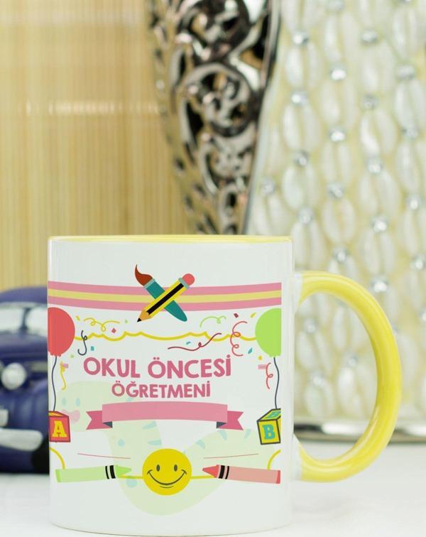 Hediyelen Okul Öncesi Öğretmeni Kupa Bardak Sarı - Image 1