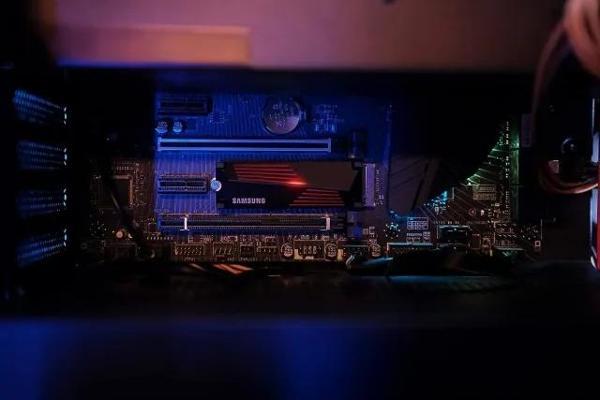 SAMSUNG 990 PRO M.2 SSD MZ-V9P2T0CW 4TB - Image 1